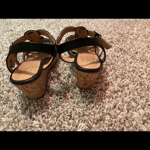 Girls Wedges - Picture 3 of 5